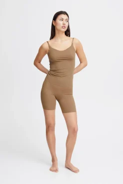 IASIV Shorts
