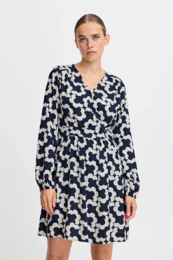 IHNASREEN Robe
