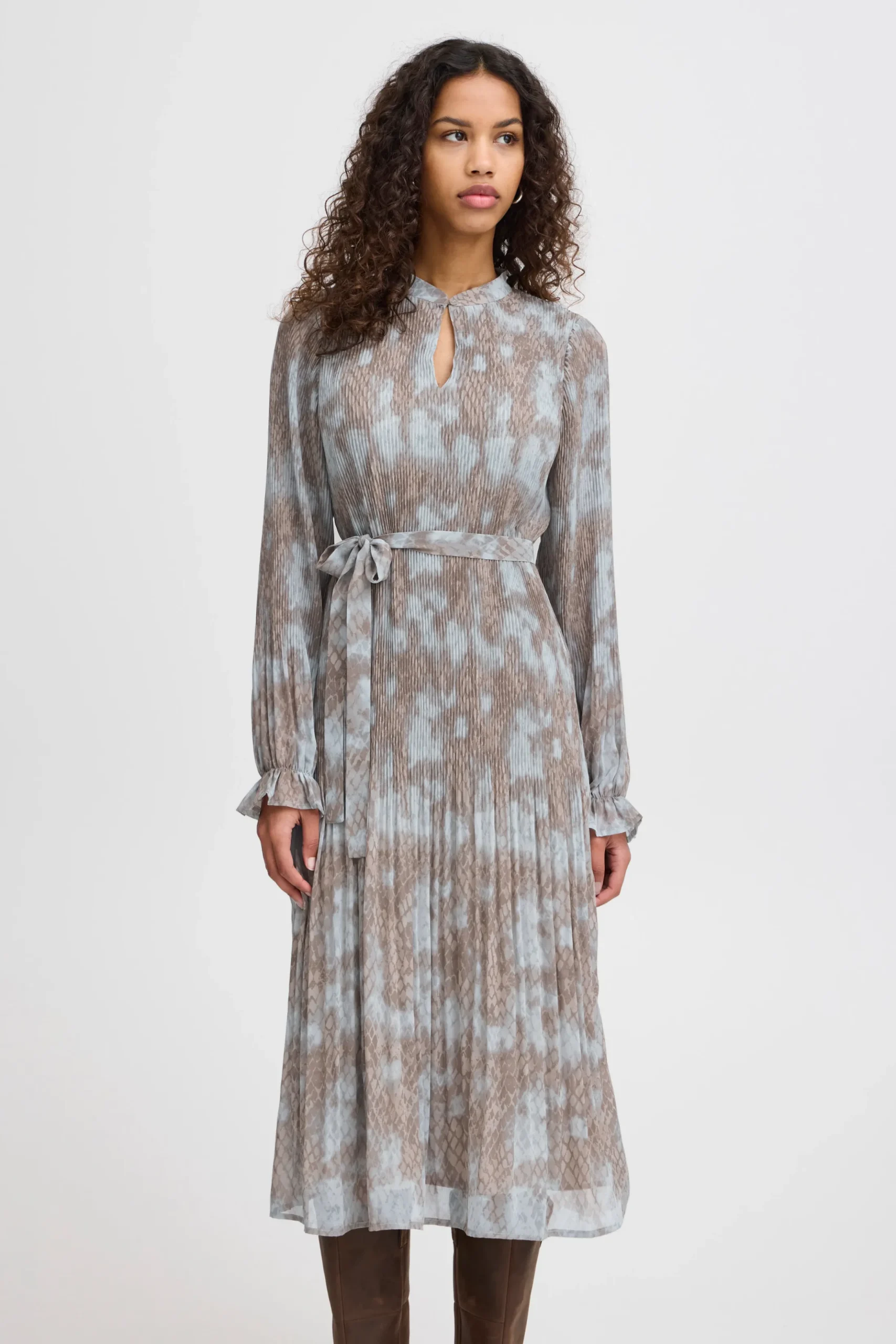 IHNEALLY Robe