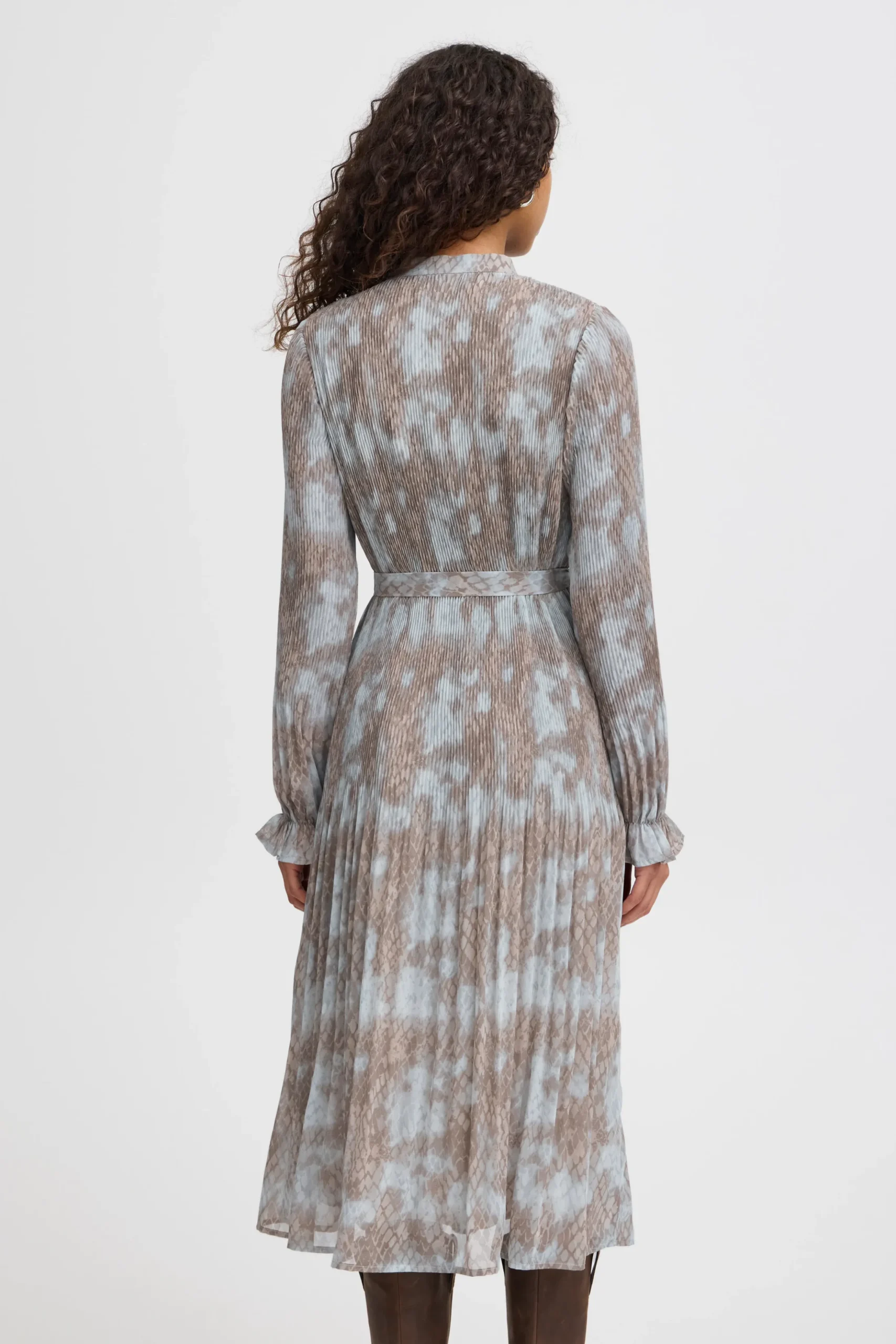 IHNEALLY Robe