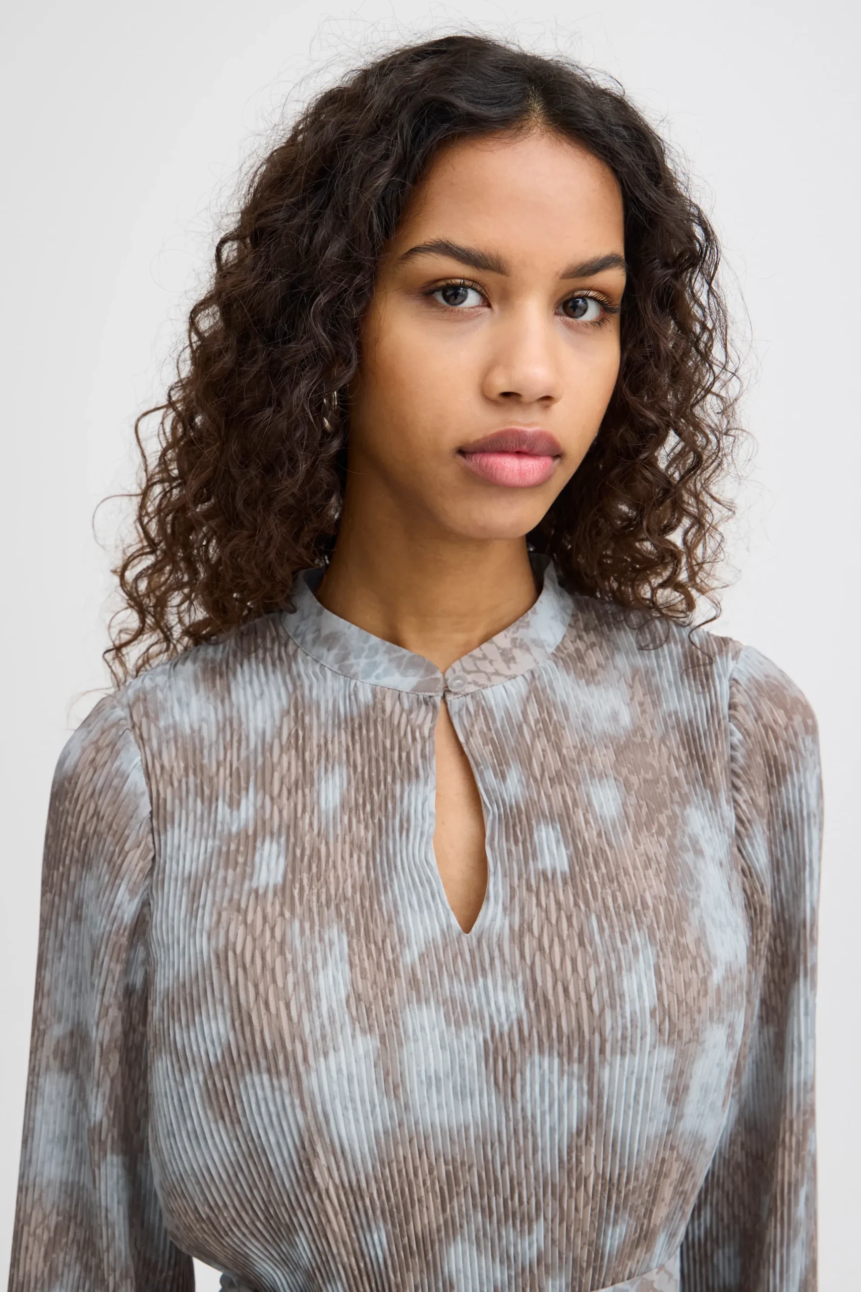 IHNEALLY Robe