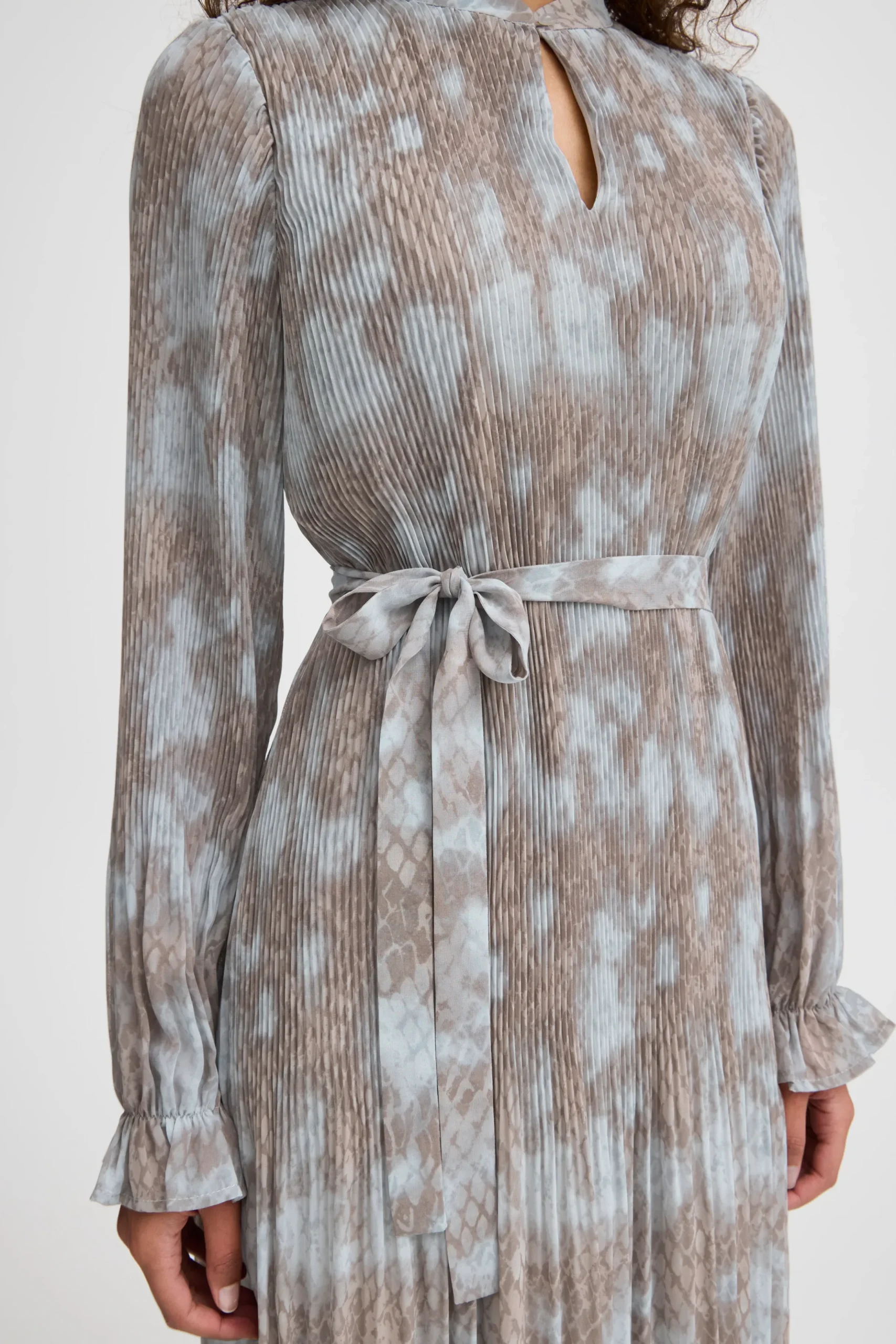 IHNEALLY Robe
